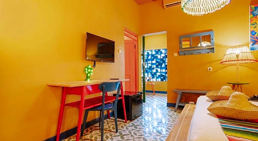 Por Aqui Stay & Dine