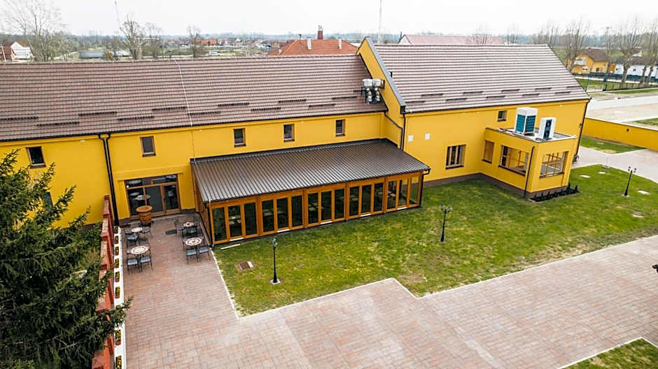 Pansion Mihića dvori