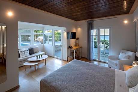 Junior Suite with Sea View & Private Pool