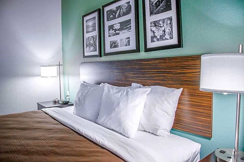 Sleep Inn & Suites Center