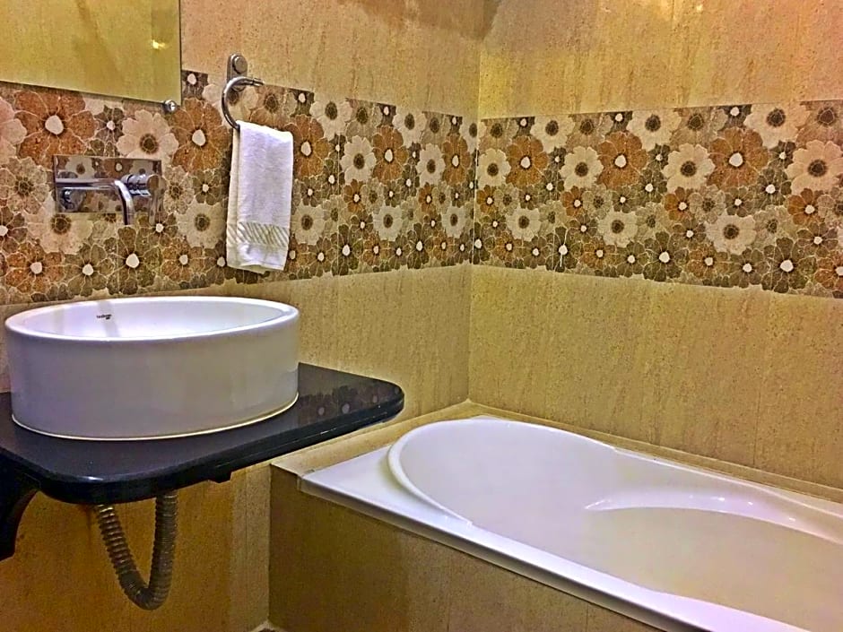 Spring Sky Mughalsarai by ShriGo Hotels