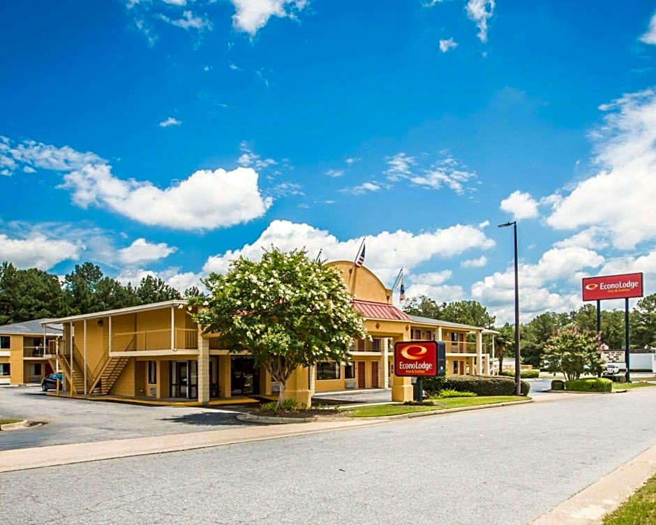 Econo Lodge Inn & Suites at Fort Benning