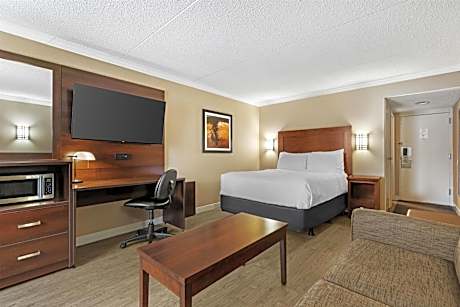 Queen Room with Work Desk - Non-Smoking/Ground Floor