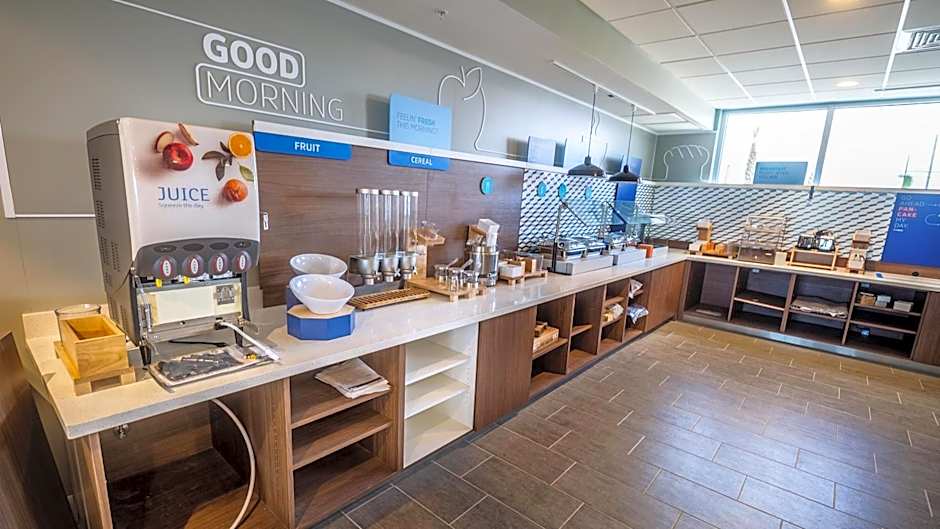 Holiday Inn Express & Suites Panama City Beach - Beachfront By IHG