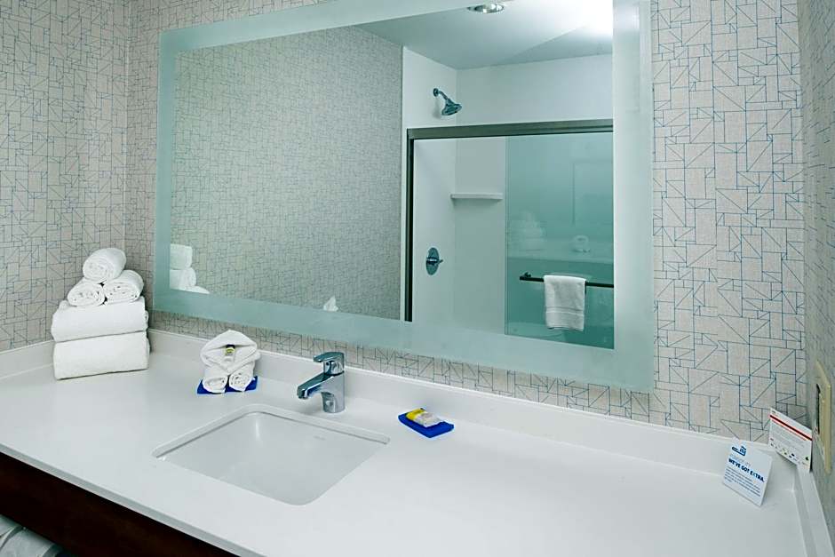 Holiday Inn Express & Suites Los Angeles Downtown West By IHG