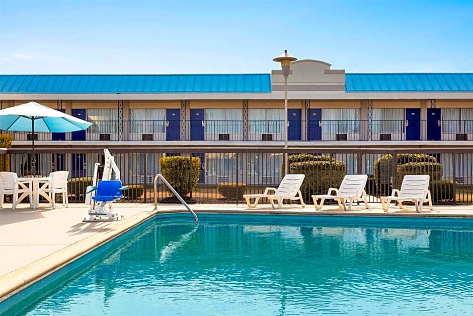 Days Inn by Wyndham Emporia