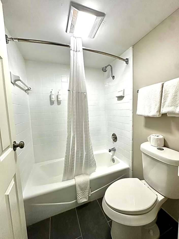 Days Inn & Suites by Wyndham Bossier City - Casino Area