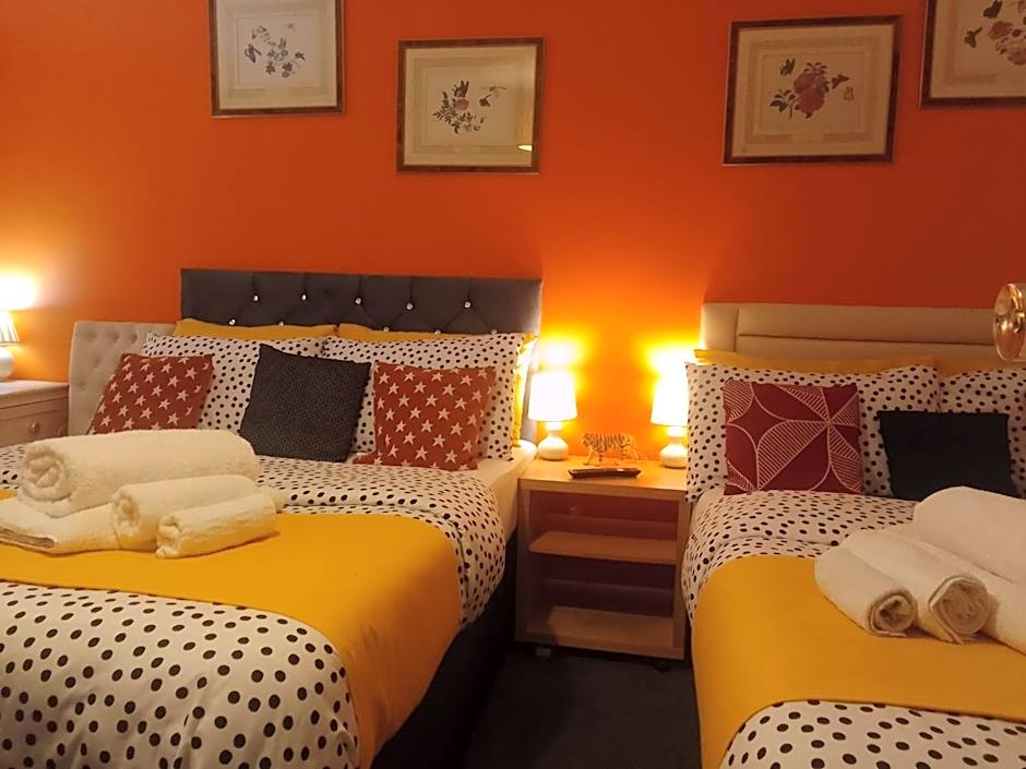 Cosy Stay in Walsall by Ideal Home