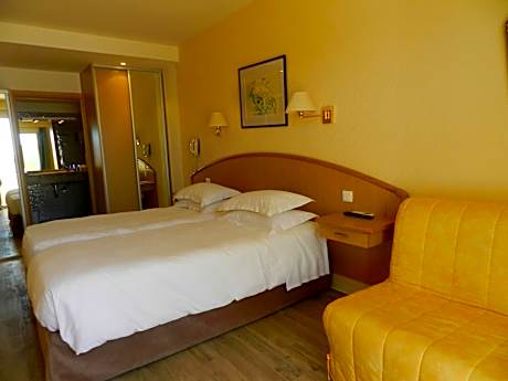 Family Room (Ground Floor) with Sea view