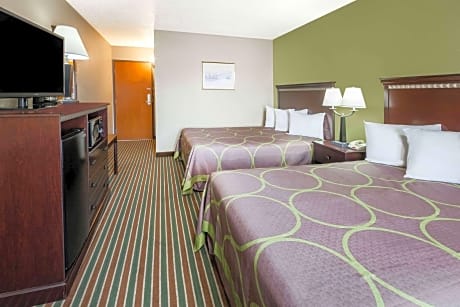 2 Queen Beds Pet-Friendly Smoking