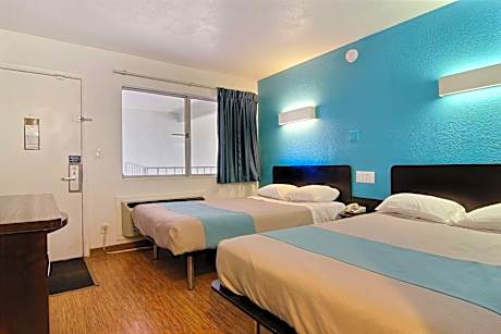 Deluxe Quadruple Room - Smoking