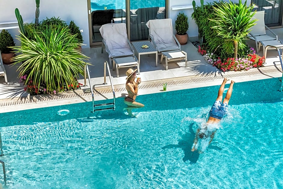 Pefki Deluxe Residences