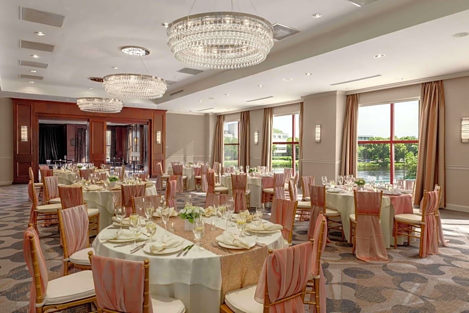 DoubleTree Suites by Hilton Hotel Boston - Cambridge