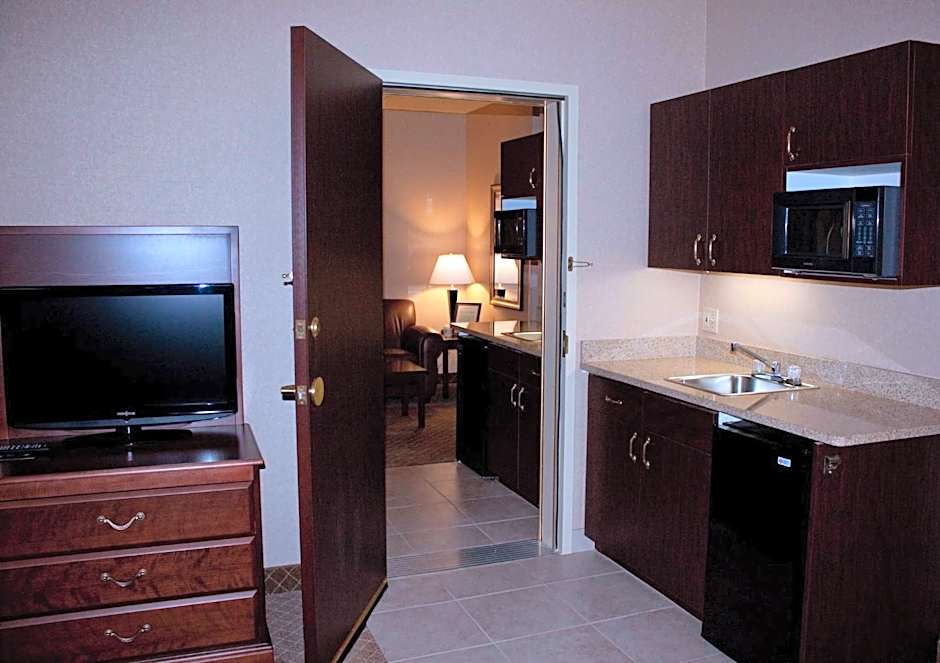 Holiday Inn Express Mentor Banquet Center By IHG