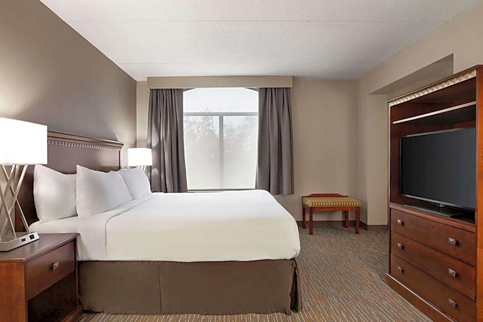 Photo 1 of 1 of Deluxe 1 King Bed, Mobility Accessible
