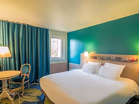 Superior Room, 1 Queen Size Bed, Forest View