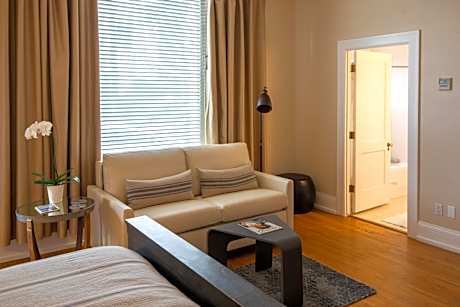 Deluxe King Studio with Kitchen - 116A