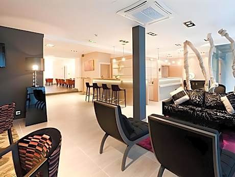 Deluxe Queen Room - Non-Smoking