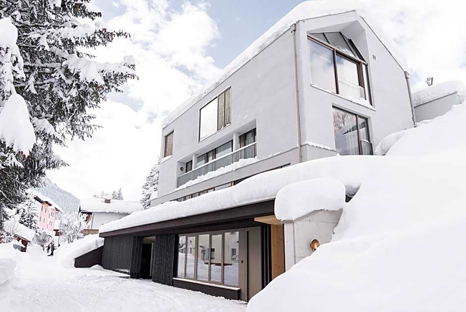 Omaela Apartments