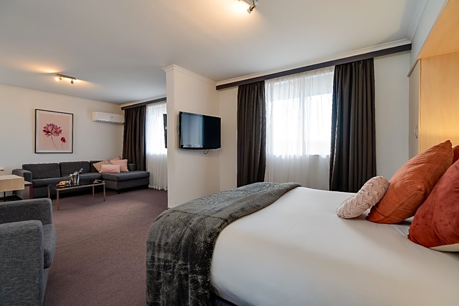 Photo 1 of 10 of Deluxe 1 Queen Bed Suite, Jetted Tub