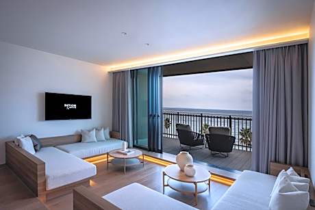Deluxe Family Suite