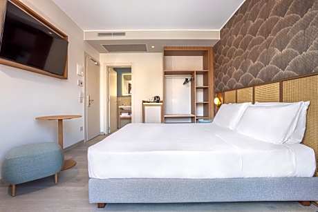 Deluxe Double or Twin Room with Balcony