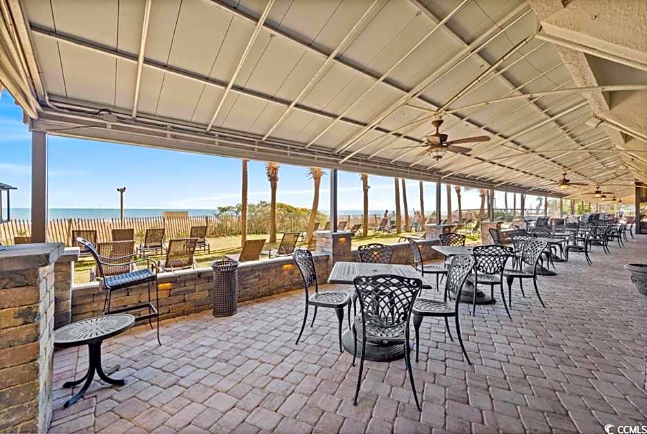 Newly Renovated Privately owned OF condo on 6th floor Ocean Reef w-heated pools, lazy river, hot tubs & restaurants