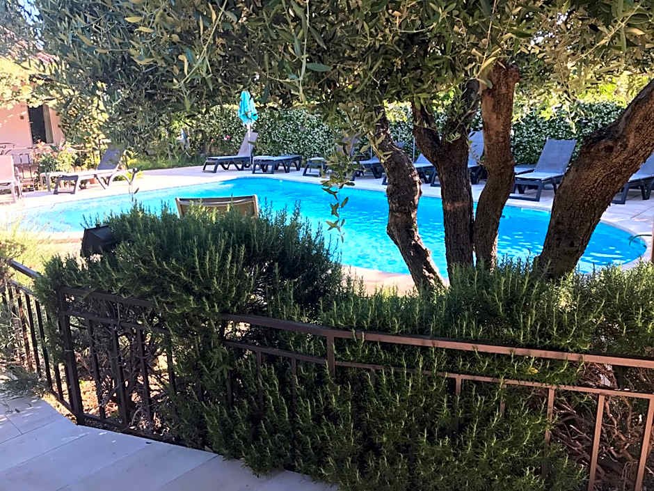 Logis Hotel Restaurant Hostellerie de la Tour