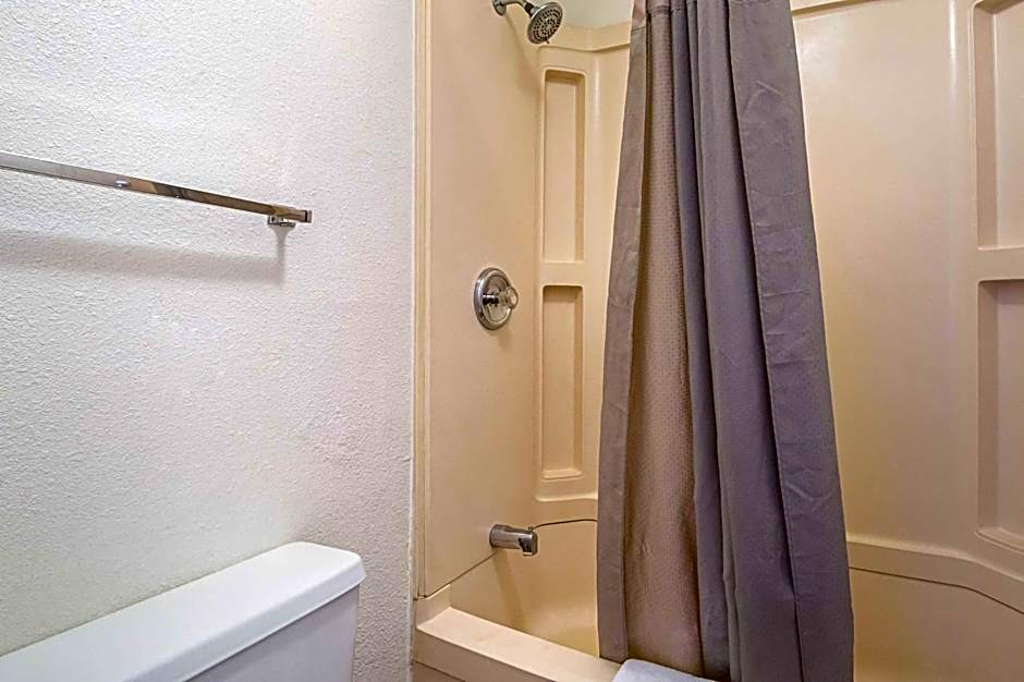 Motel 6-Knoxville, TN - North