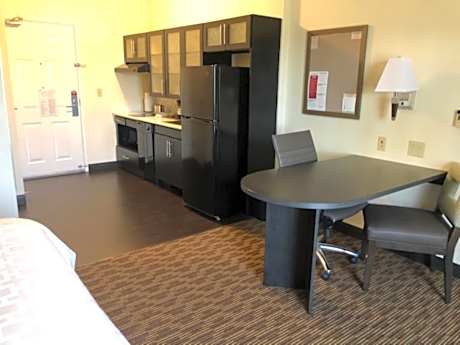 Studio Queen Suite with Hearing Accessible Tub