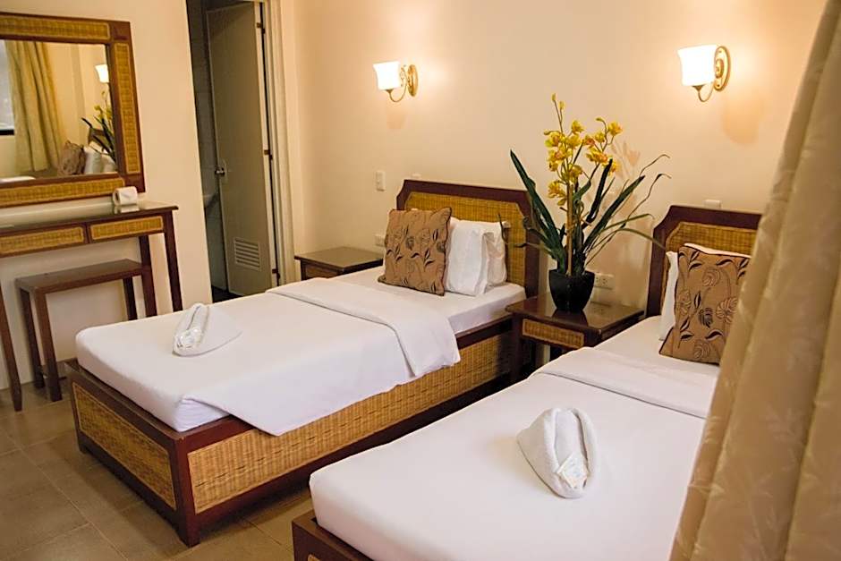 Foto 1 di 16 di 1 Double Bed or 2 Beds