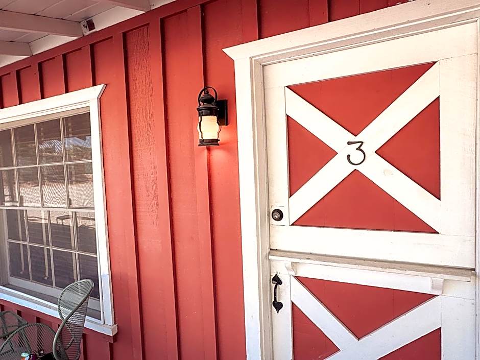 Room 3 - Downtown Joshua Tree Motel - Pet Friendly - Walk to Shops & Visitor Center, Minutes to Park Entrance