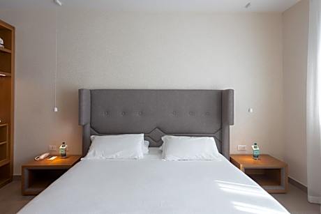 Junior Suite with Terrace and Beach Access