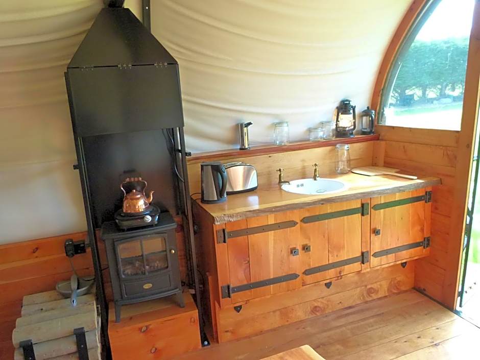 Wacky Stays - unique farm-stay glamping rentals, FREE animal feeding tours