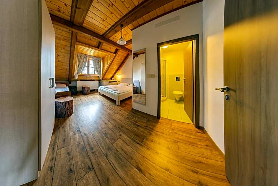 Pension & Restaurant U Koňské dráhy Holkov