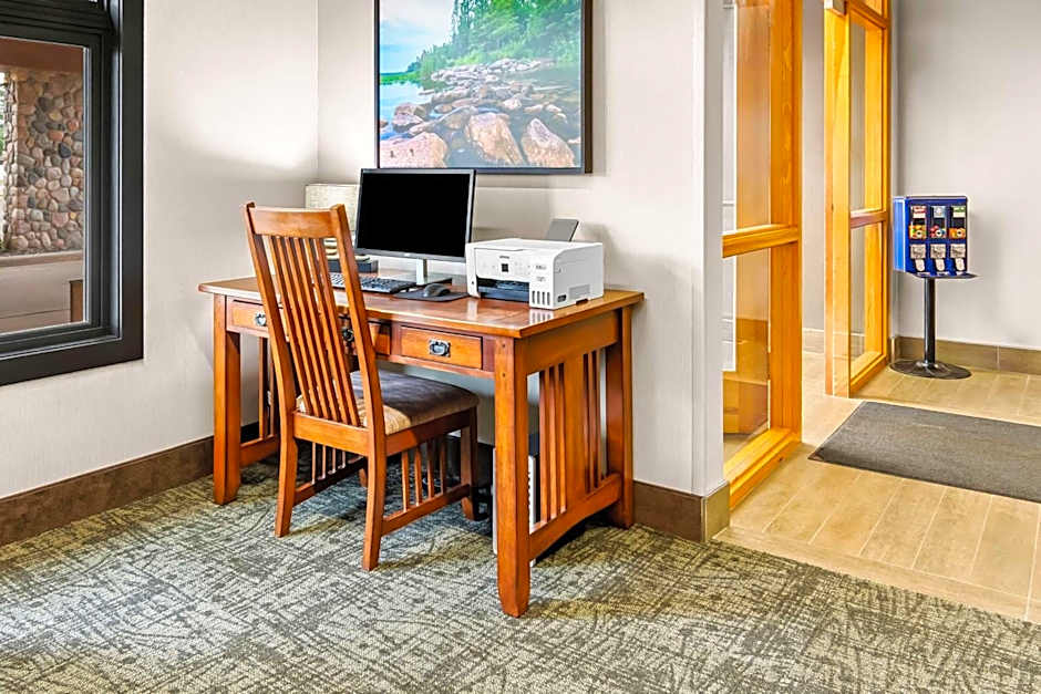Heartland Inn & Suites, SureStay Collection by Best Western