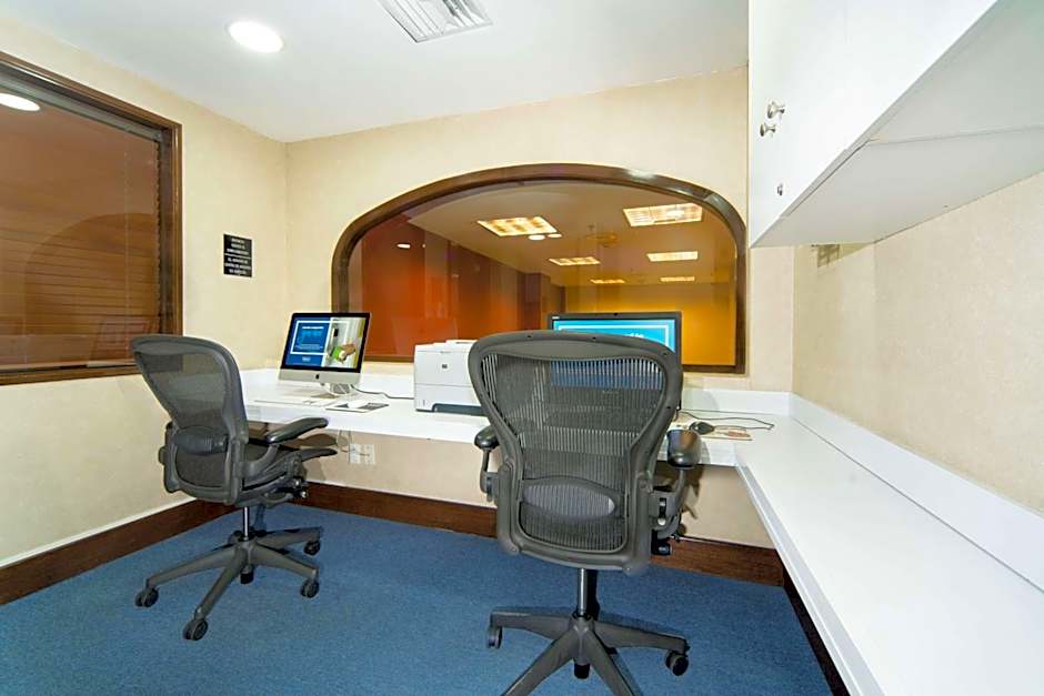 Hampton Inn By Hilton And Suites Mexico City