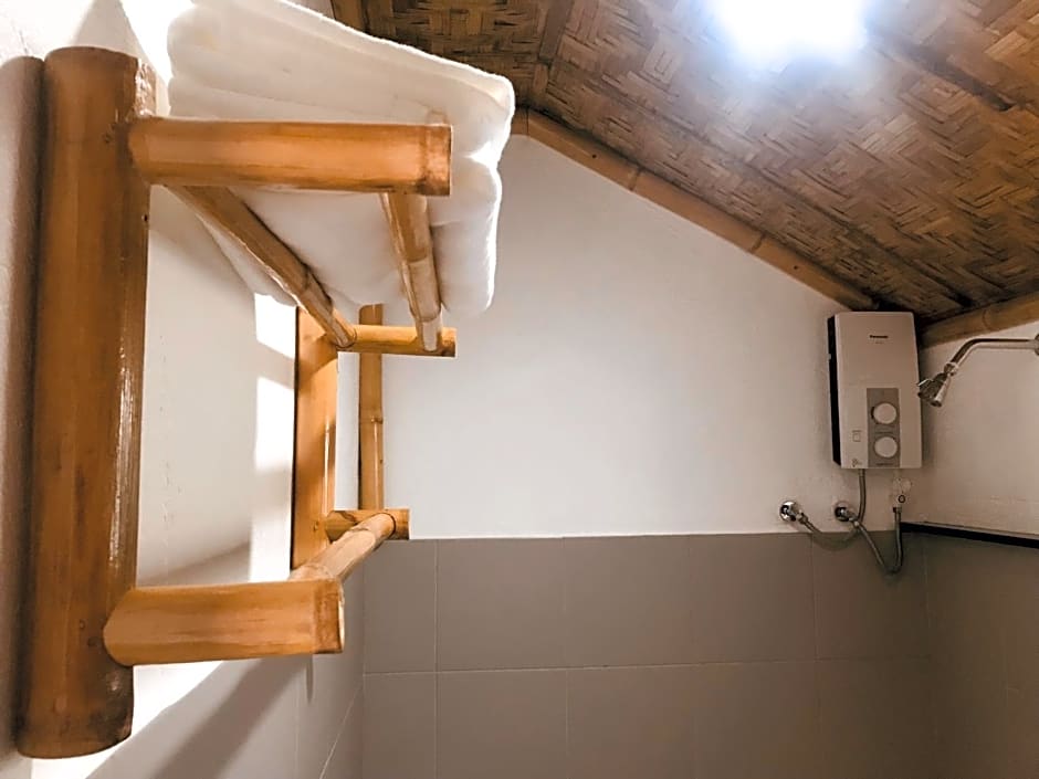 Everyday Sunday Hotel & Cafe