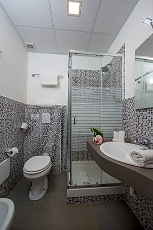 triple family (2 ad + 1 child)