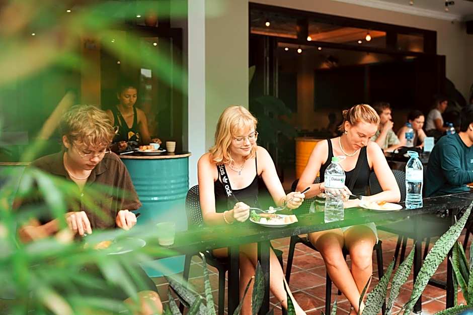 Harmony Old Town Hostel & Pool Bar