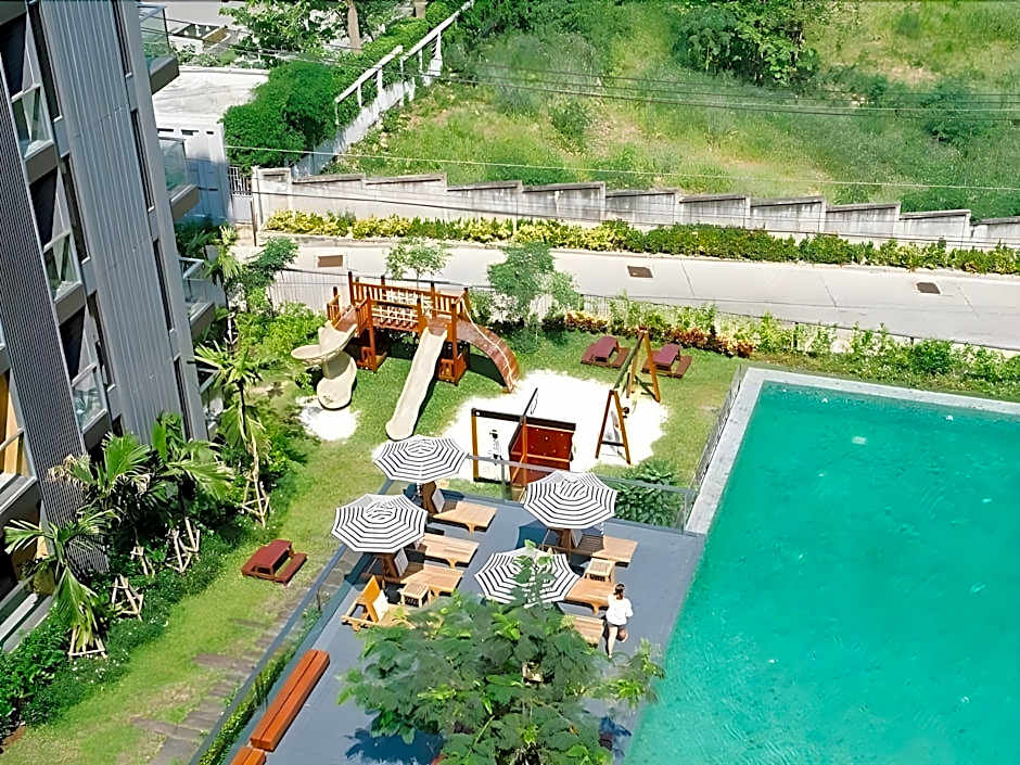 Balcony Seaside Sriracha Hotel & Serviced Apartments