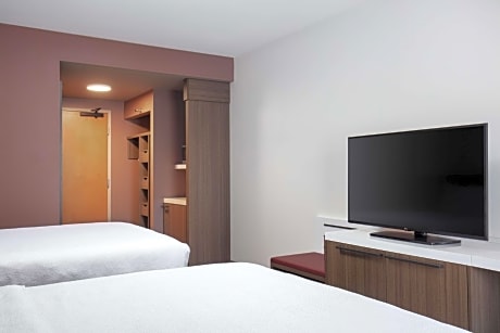 Queen Room with Two Queen Beds - Mobility and Hearing Access