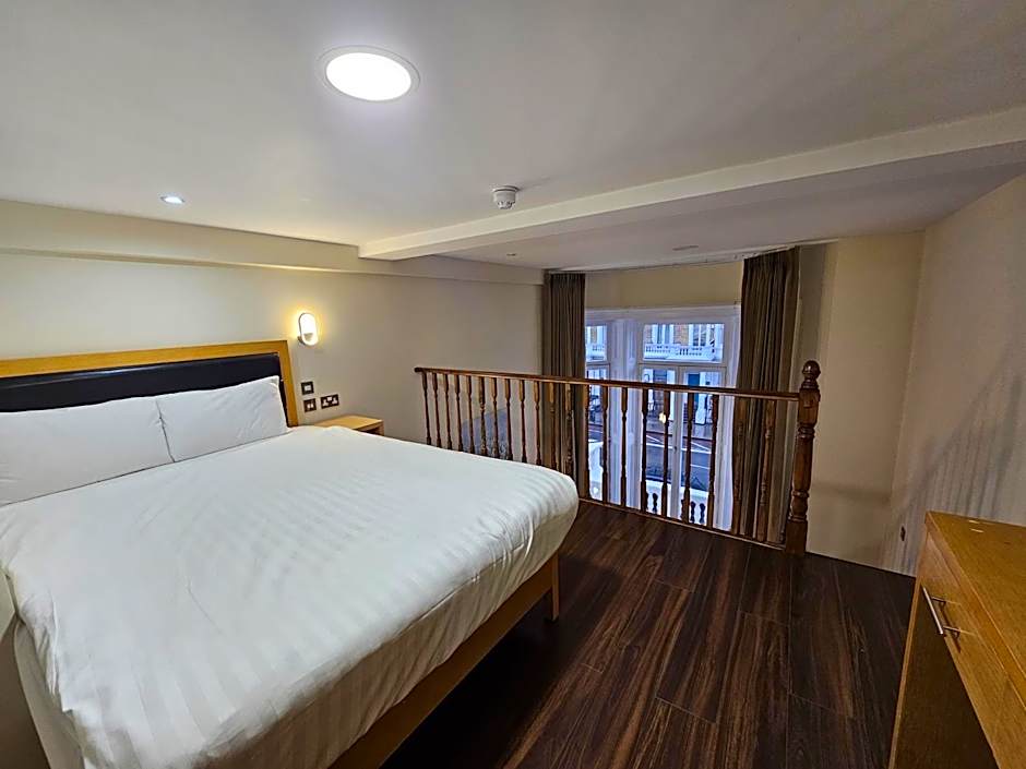 Cromwell International Hotel