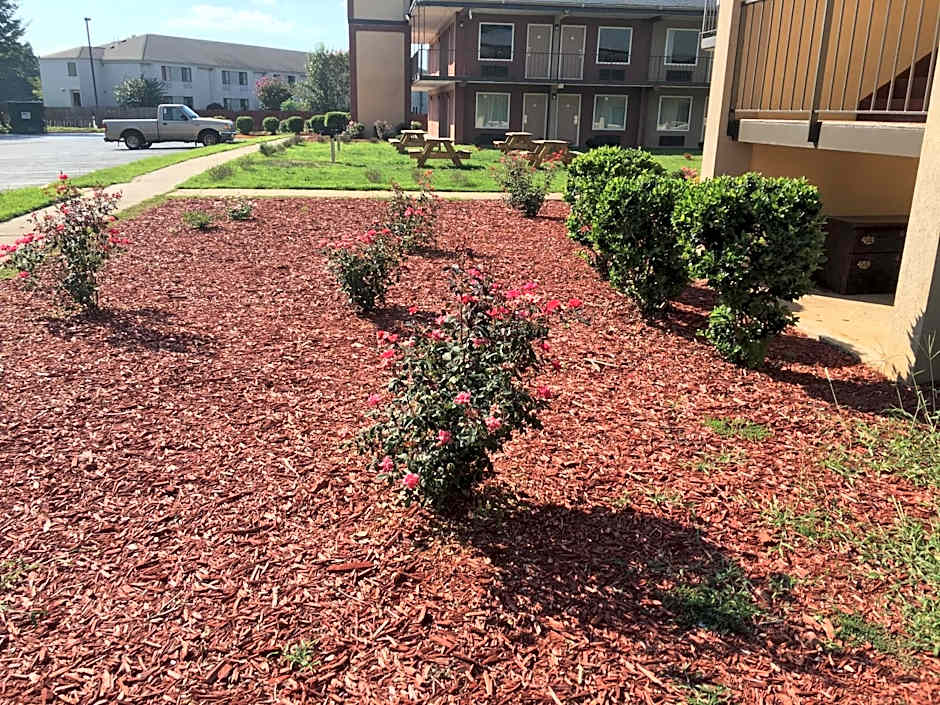 Days Inn by Wyndham Lavonia