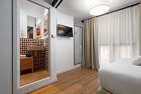 Petite Double Room