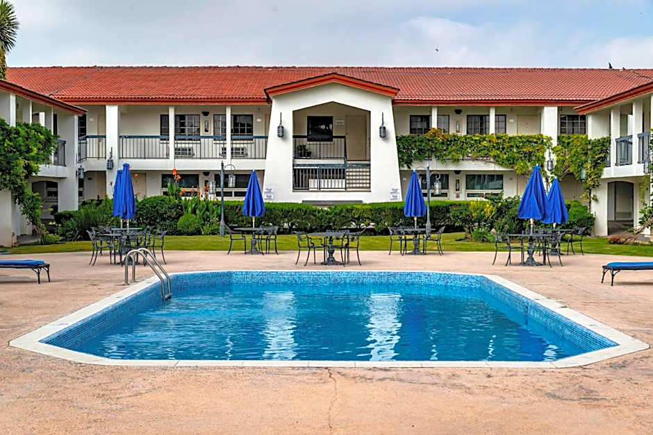 Quinta Dorada Hotel & Suites