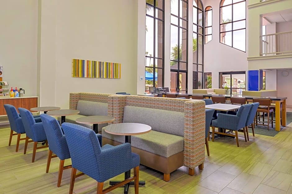 Holiday Inn Express Palm Desert By IHG