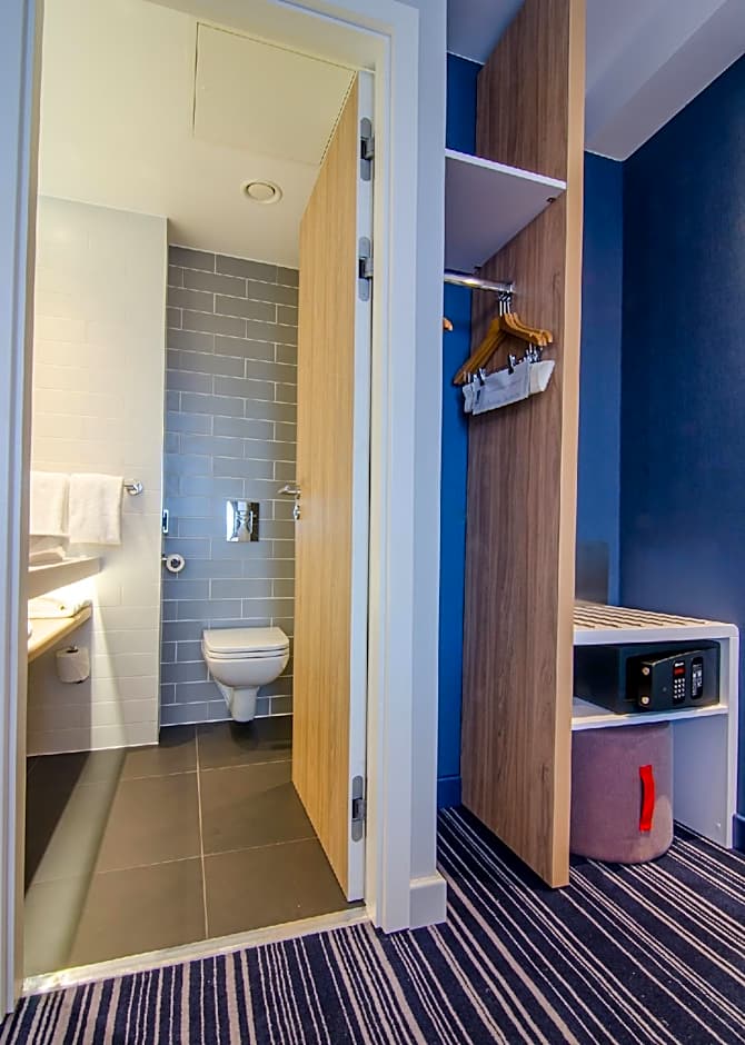 Holiday Inn Express London-Ealing By IHG