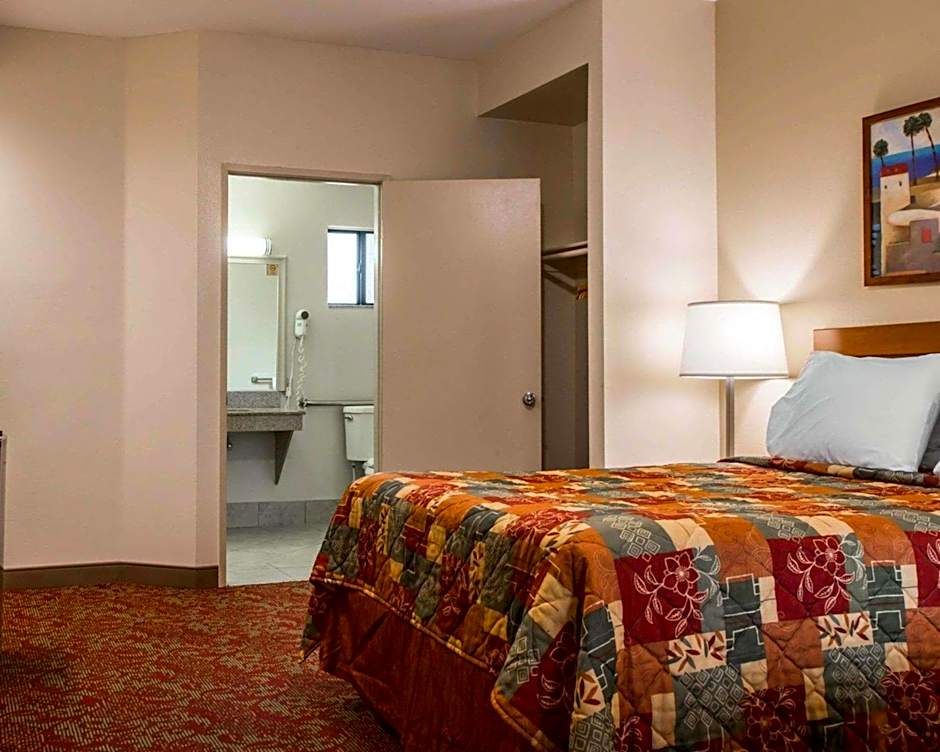 Photo 1 of 5 of 1 Queen Bed