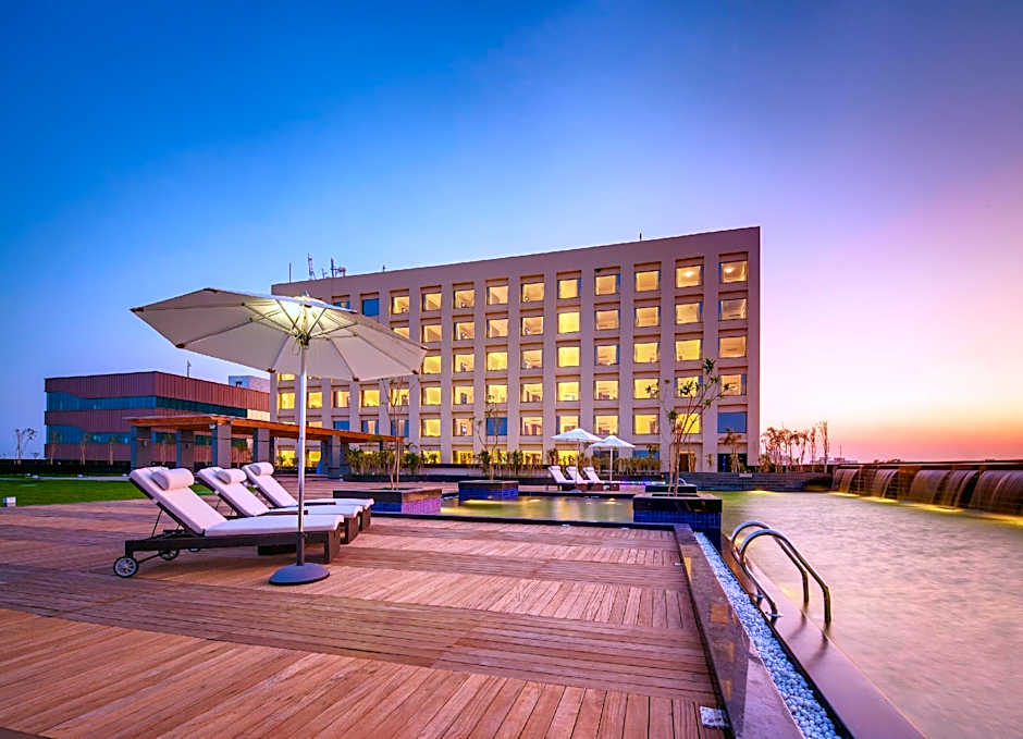 Balaji Sarovar Premiere